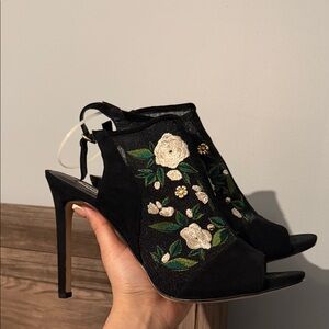 Karl Lagerfeld Black Heels with Floral Embroidery